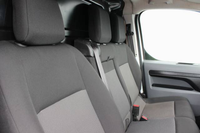 2022 Peugeot Expert 2.0 BlueHDi 1400 Professional Premium Standard Panel Van MWB Euro 6 (s/s) 6dr