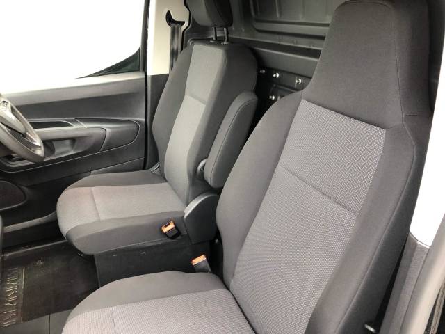 2022 Vauxhall Combo-e 2300 100kW Dynamic 50kWh H1 Van Auto