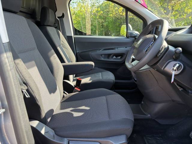 2024 Peugeot e-Partner 100kW 52kWh Professional Van Auto