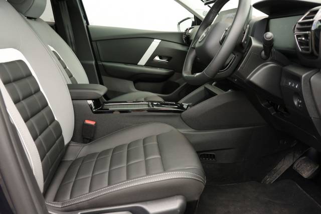 2025 Citroen C4 X 1.2 Hybrid MAX Fastback e-DSC Euro 6 (s/s) 4dr