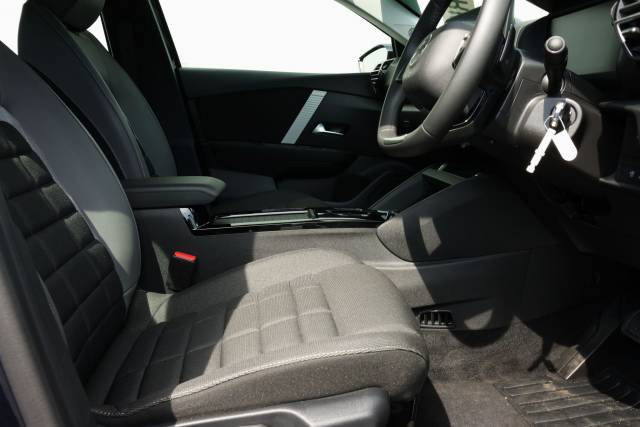 2025 Citroen C4 X 1.2 Hybrid PLUS Fastback e-DSC Euro 6 (s/s) 4dr